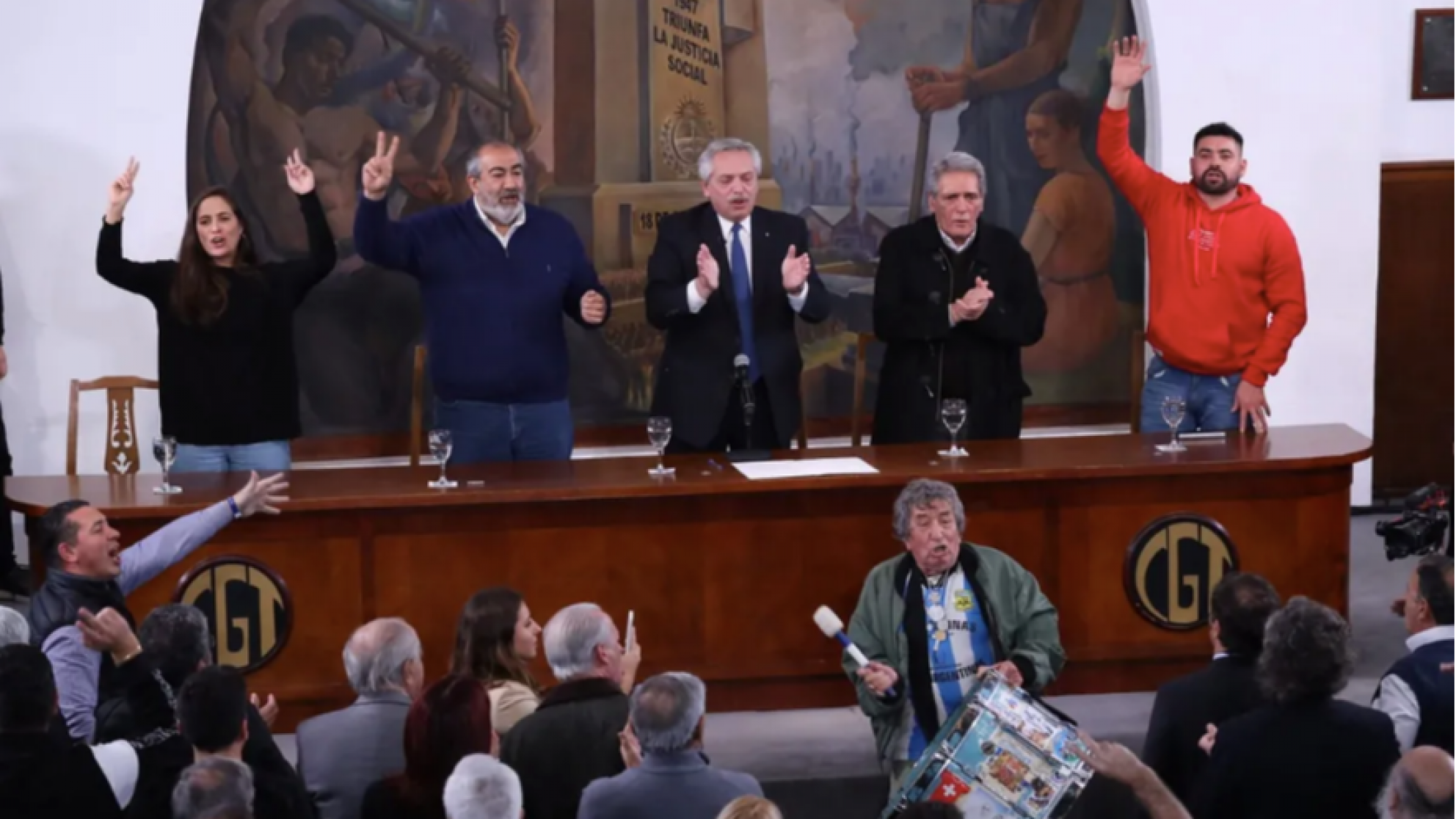 Alberto Fernández le respondió a Cristina:  "Perón nunca necesitó una lapicera"